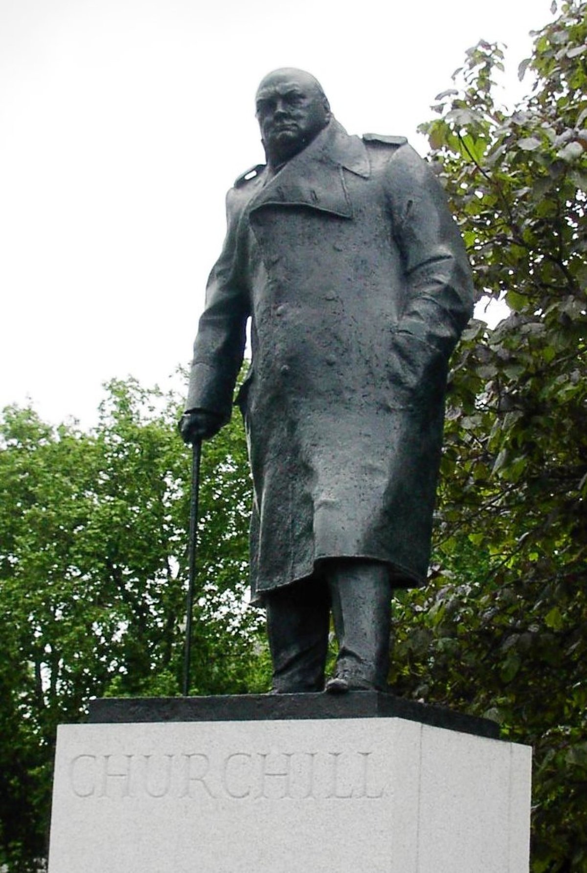 Уинстон Черчилль памятник
