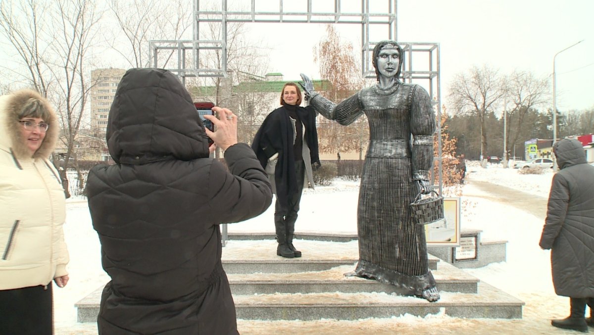 Воронежская Аленка скульптура