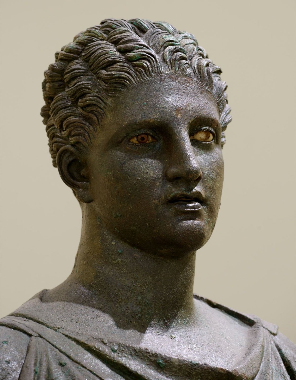 Кора. Мрамор. Афины, музей Акрополя