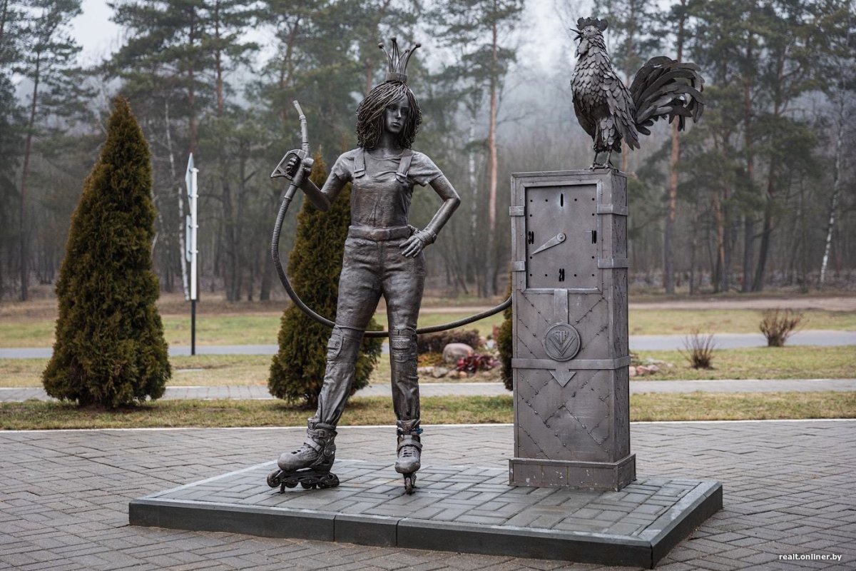 Скульптура из металла в городе