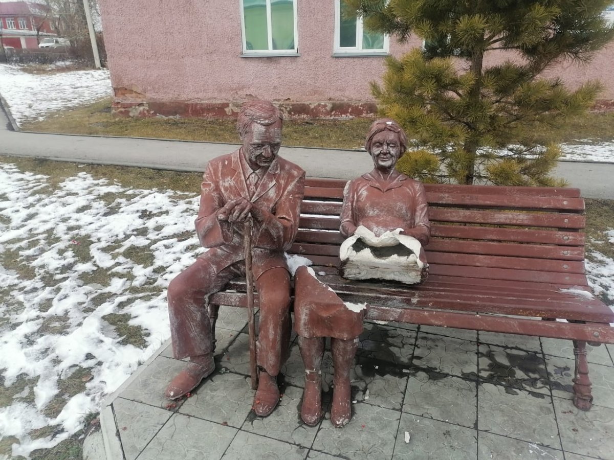 Памятник семье