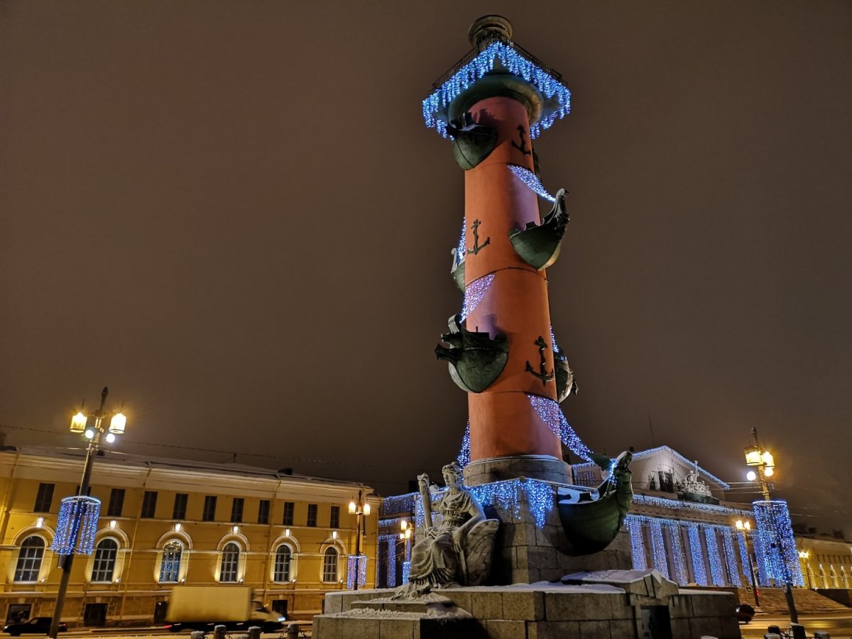 Петербург в новый год Ростральные колонны
