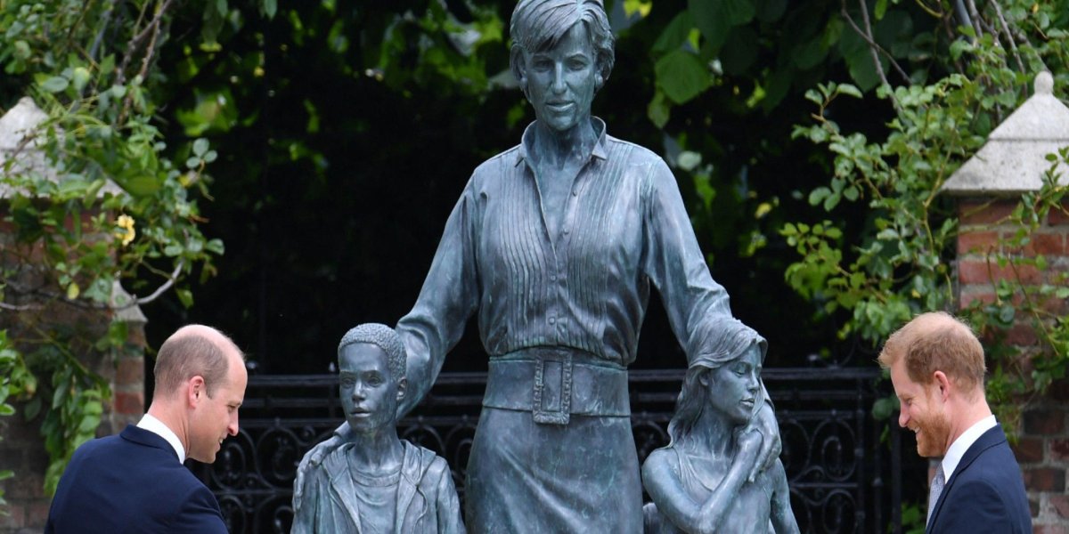 Памятник леди Диана
