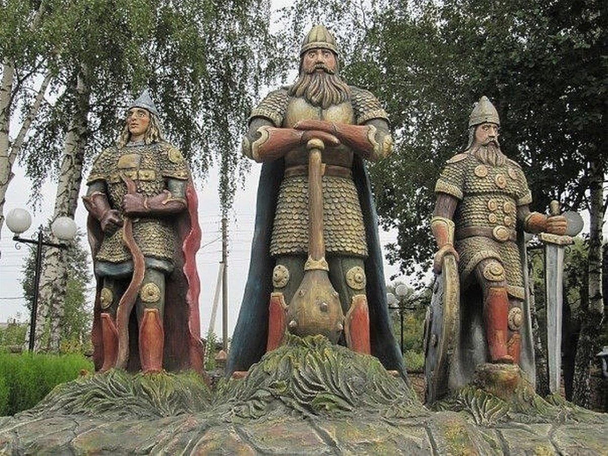 Парк сказок Козельск три богатыря
