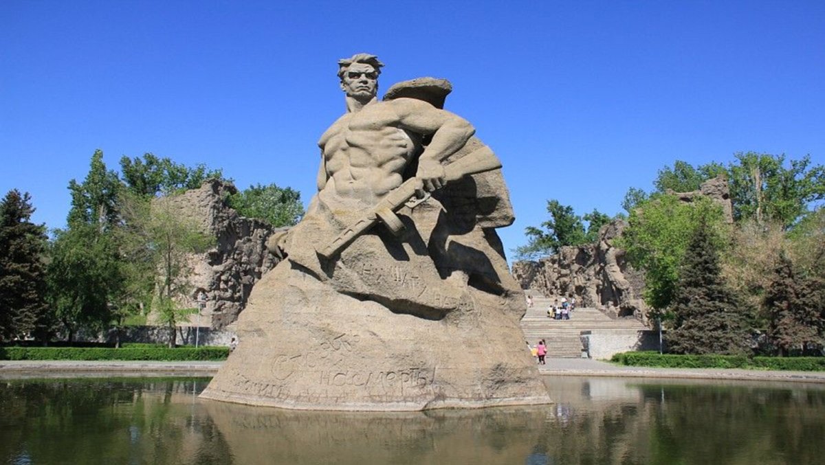 Скульптура стоять насмерть Волгоград