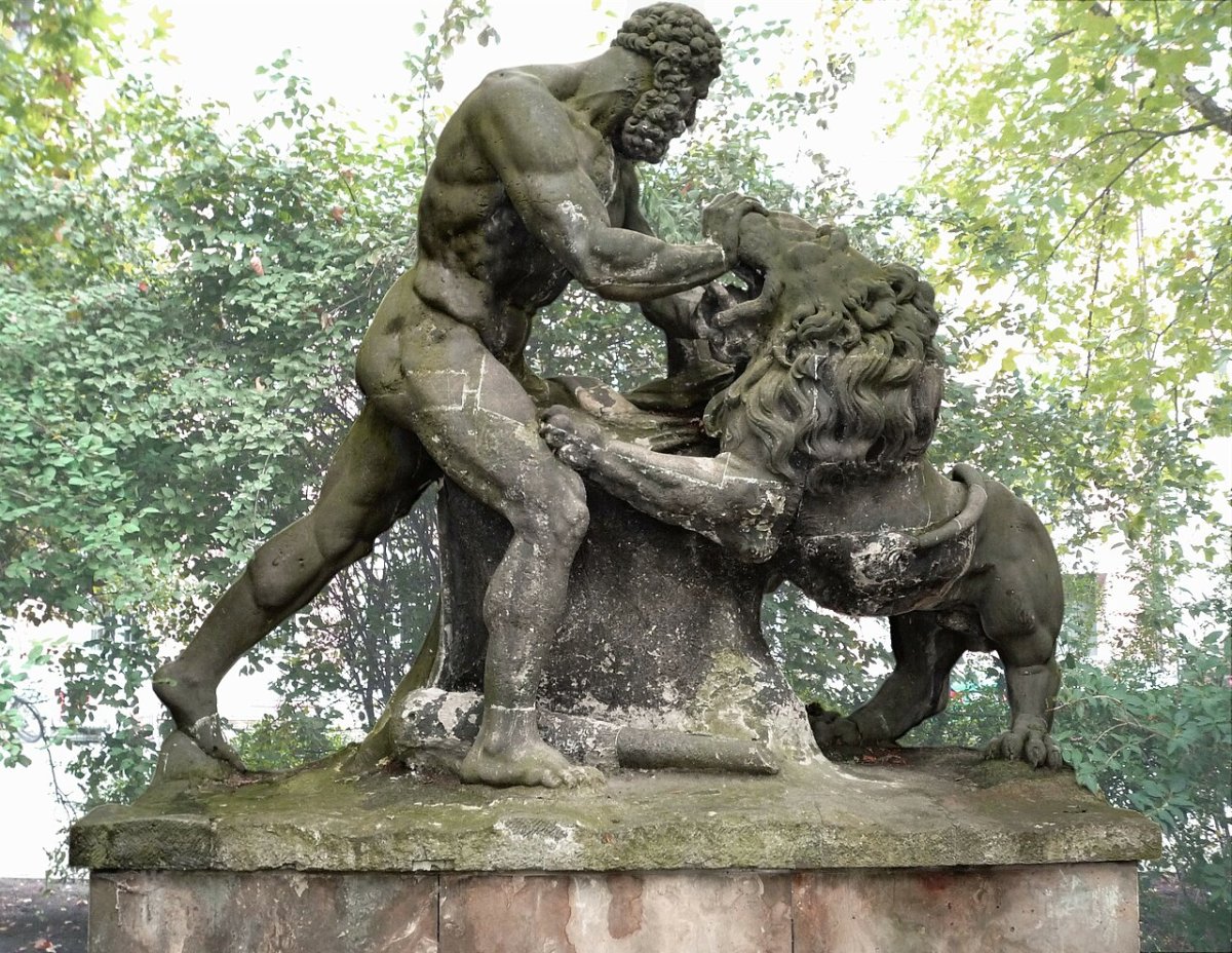 Геракл и немейский Лев скульптура