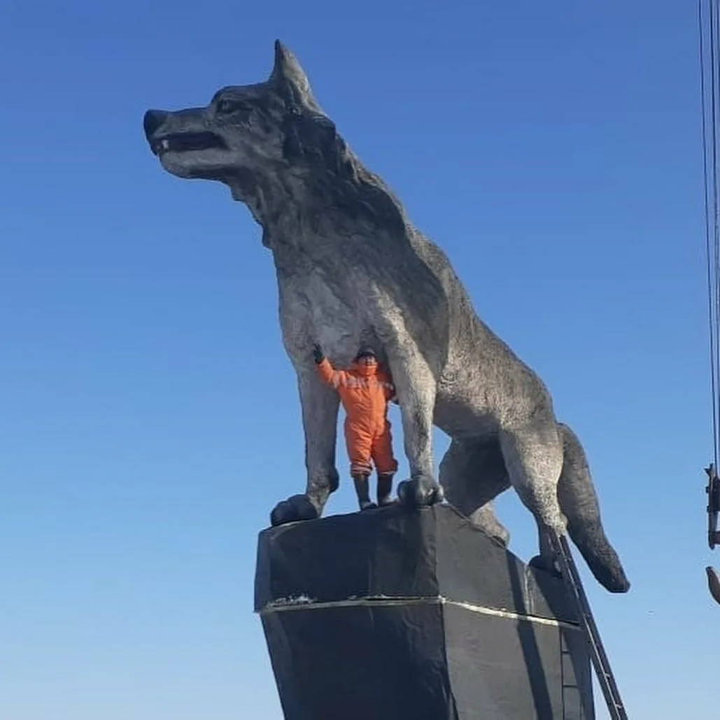 Памятник волку в Казахстане