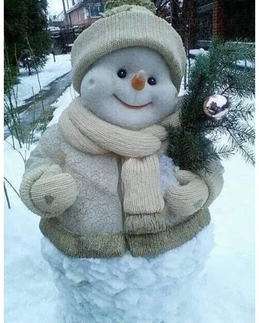 Веселые Снеговики из снега