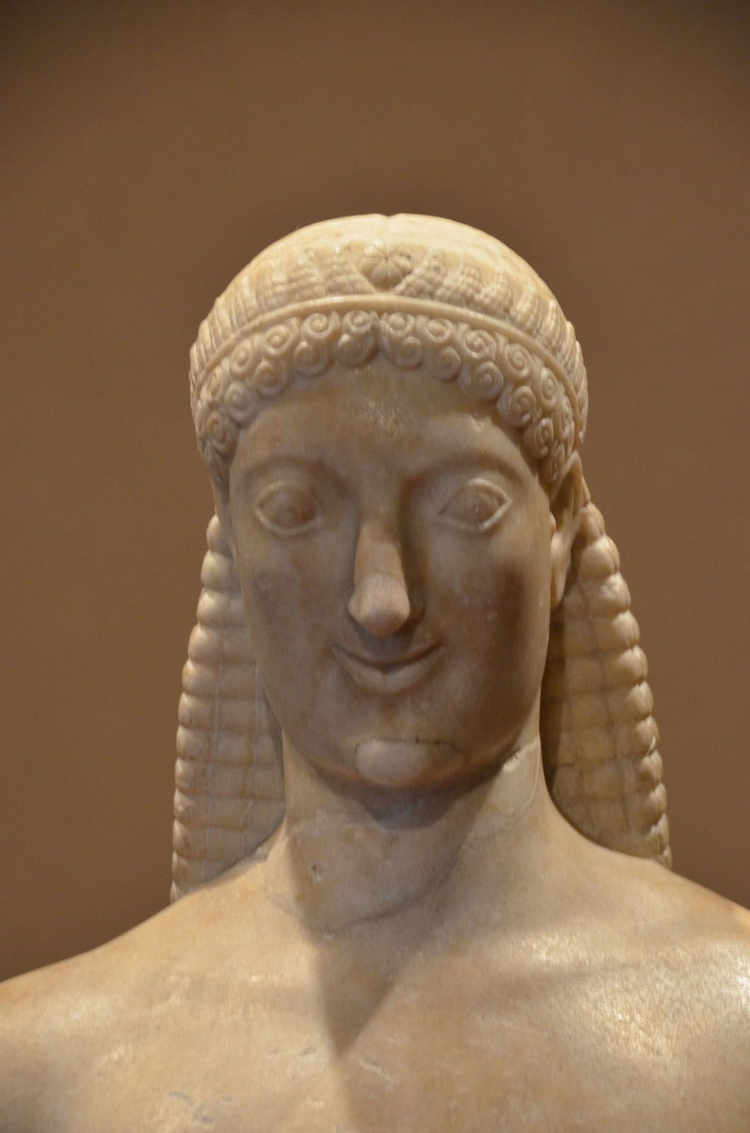 Кора. Мрамор. Афины, музей Акрополя