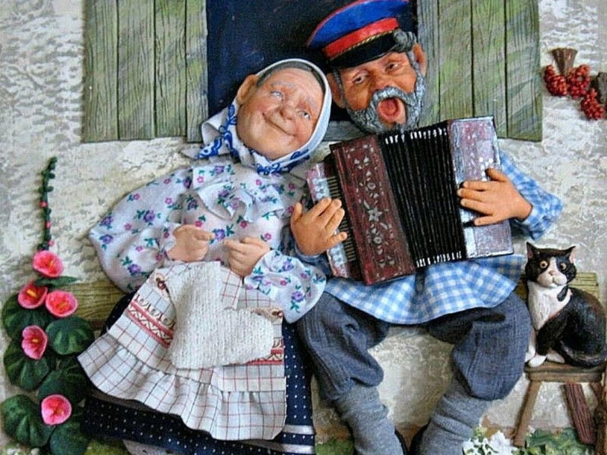 Кукла дед с гармошкой