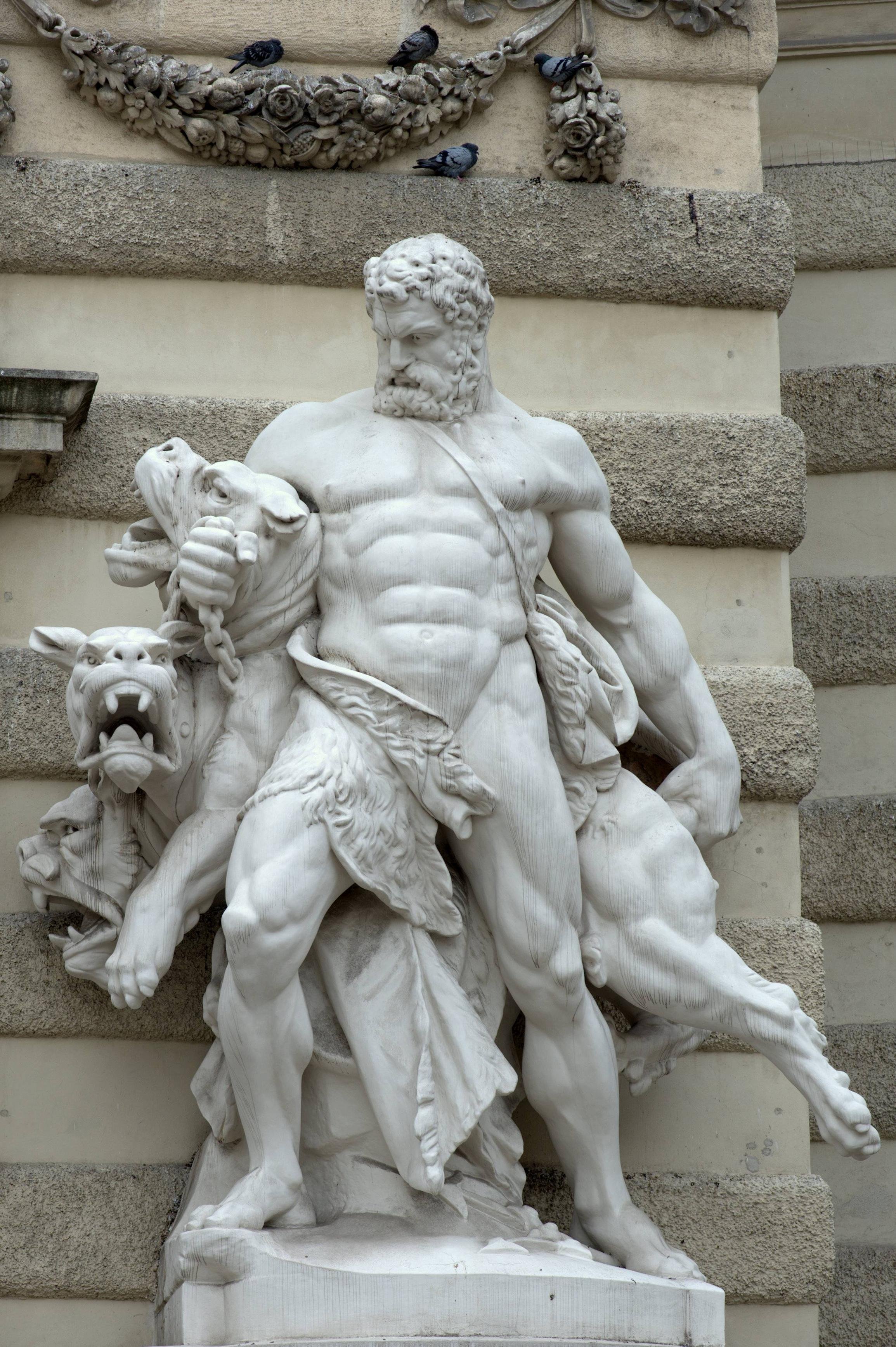 Геракл был богом. Скульптура древней Греции Геракл. Геркулес Бог древней Греции. Статуя Геракла с Цербером. Геркулес Фарнезский Эрмитаж.