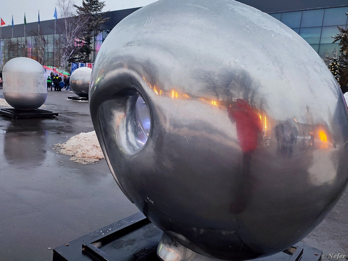 Огромный серый шар в Питере