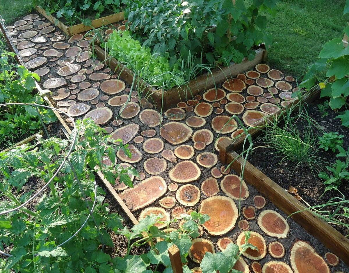 Садовые дорожки из деревянных спилов