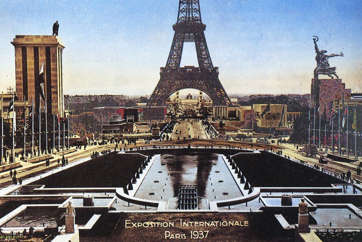 Рабочий и колхозница в Париже 1937
