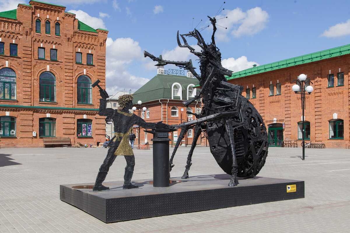 Памятник Укрощение блохи в Туле