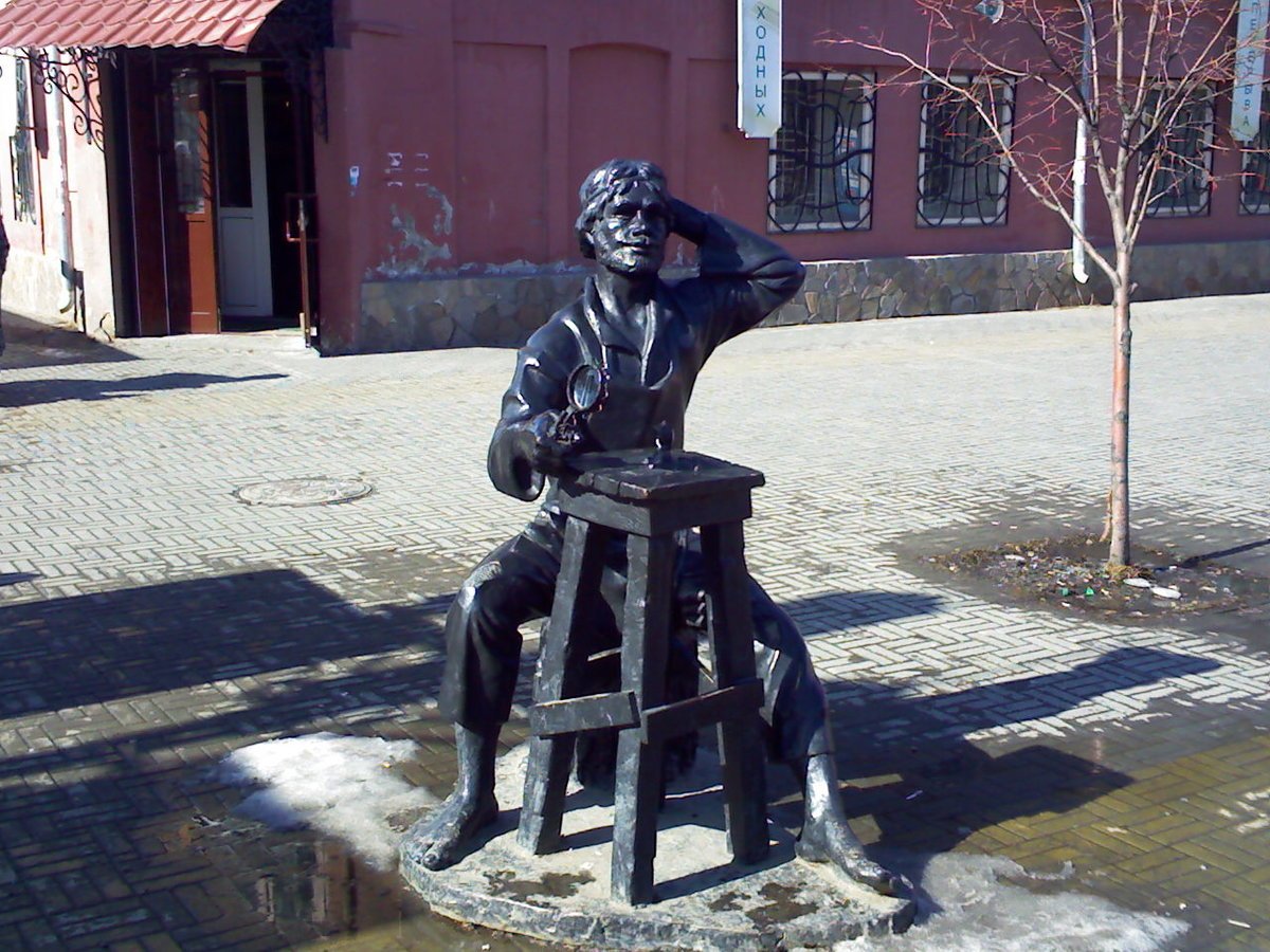 Памятник Левше в Челябинске