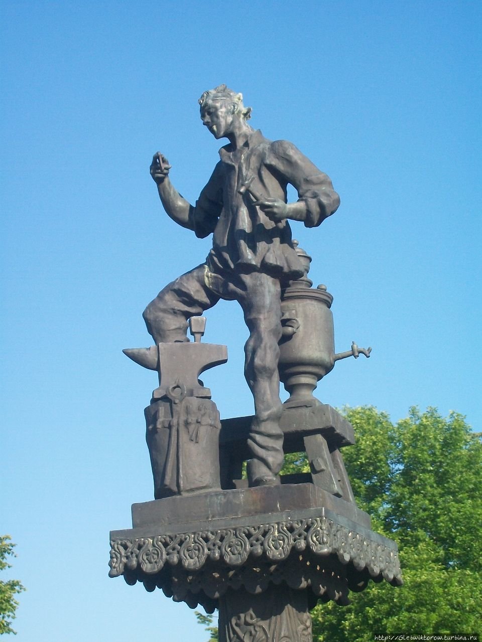 Памятник Лескова в Орле