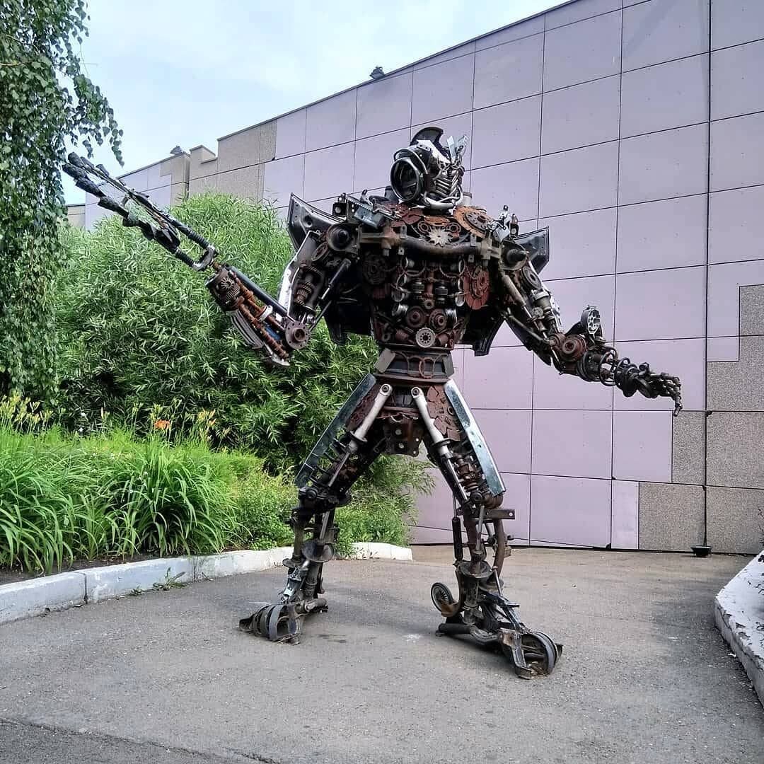 Робот из металла