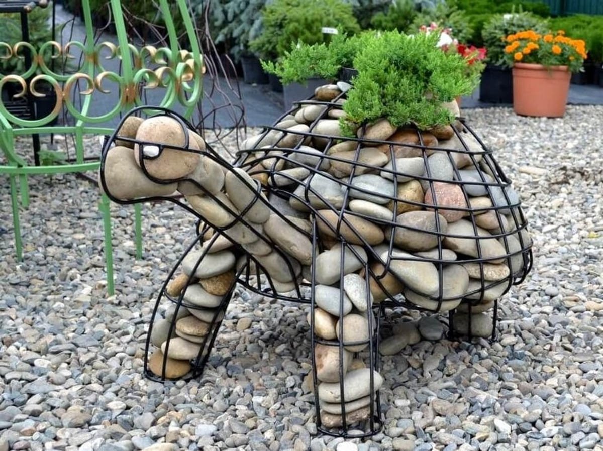 Садовая скульптура из камней