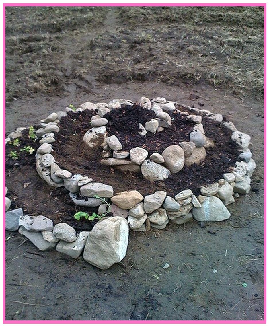 Клумба из камней