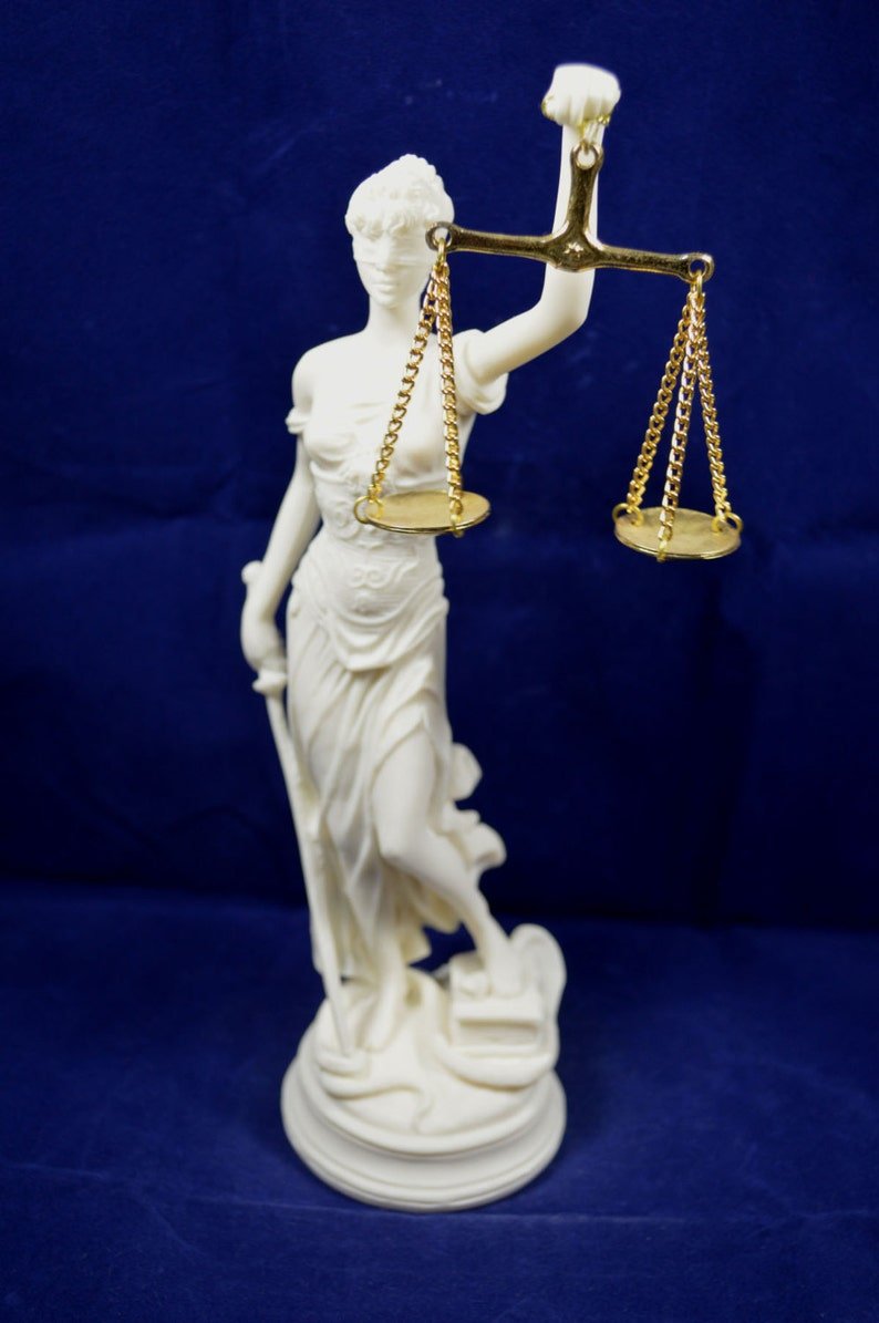 Themis скульптура