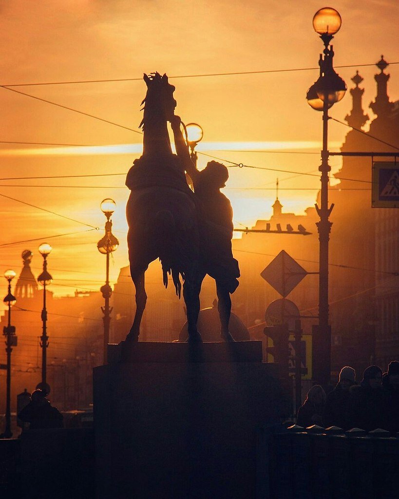 Кони Аничков мост силуэт