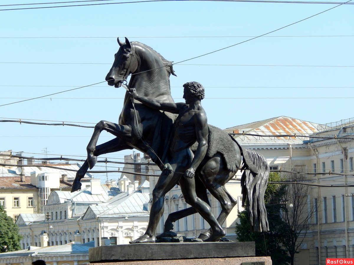 Клод кони Аничков мост