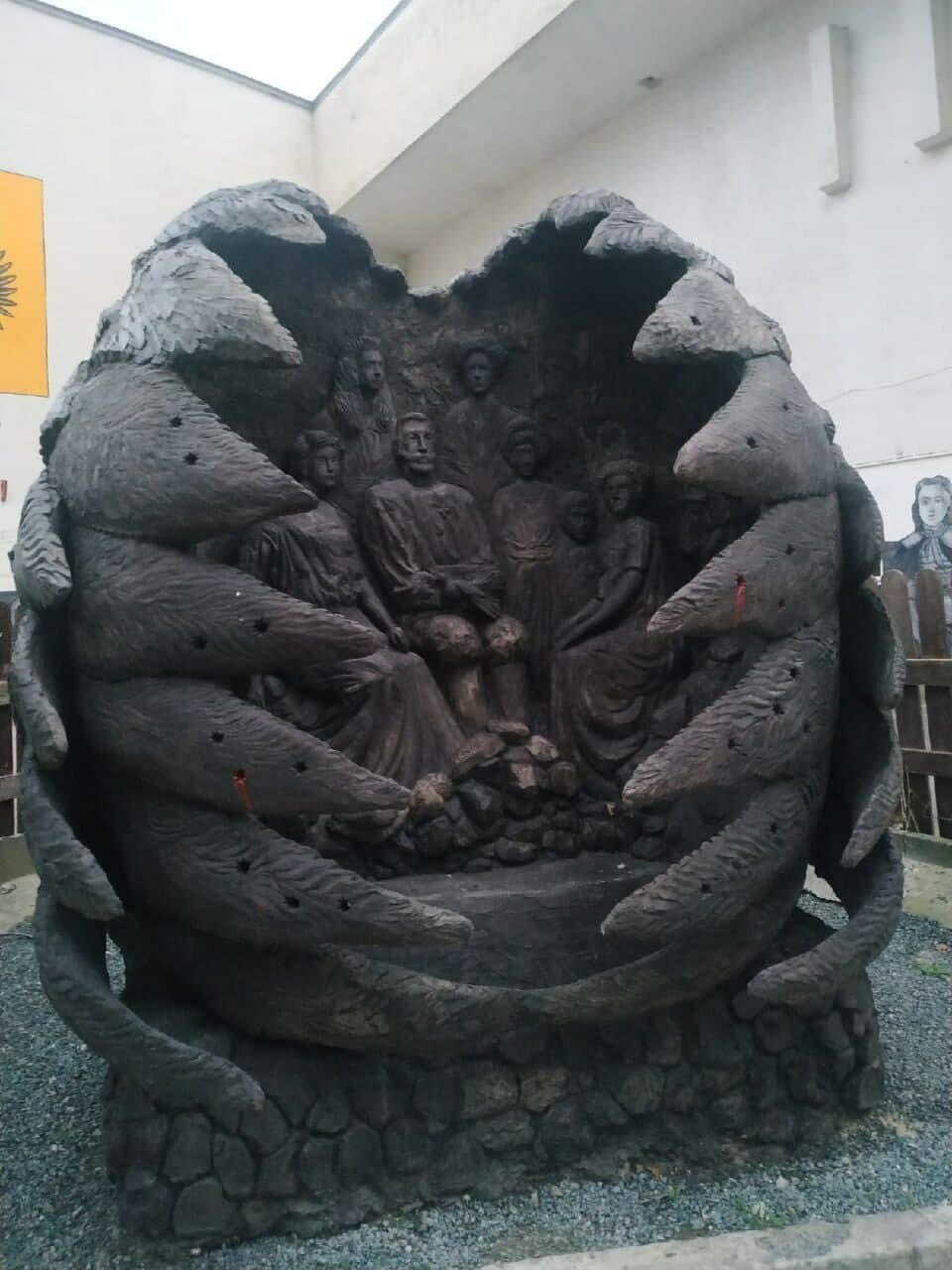 Памятник Николаю 2 в Ялте
