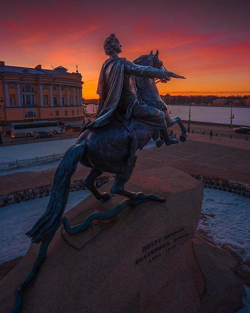Медный всадник памятник в Санкт-Петербурге