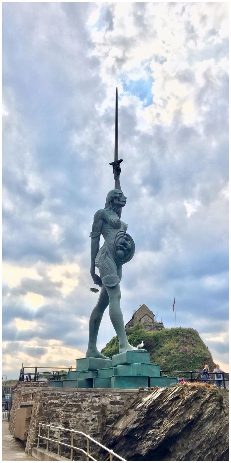 Статуя в Ilfracombe