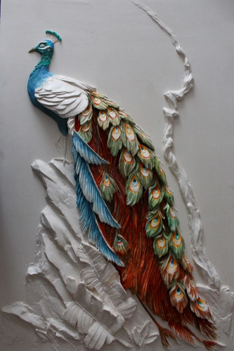 Скульптура птицы павлина