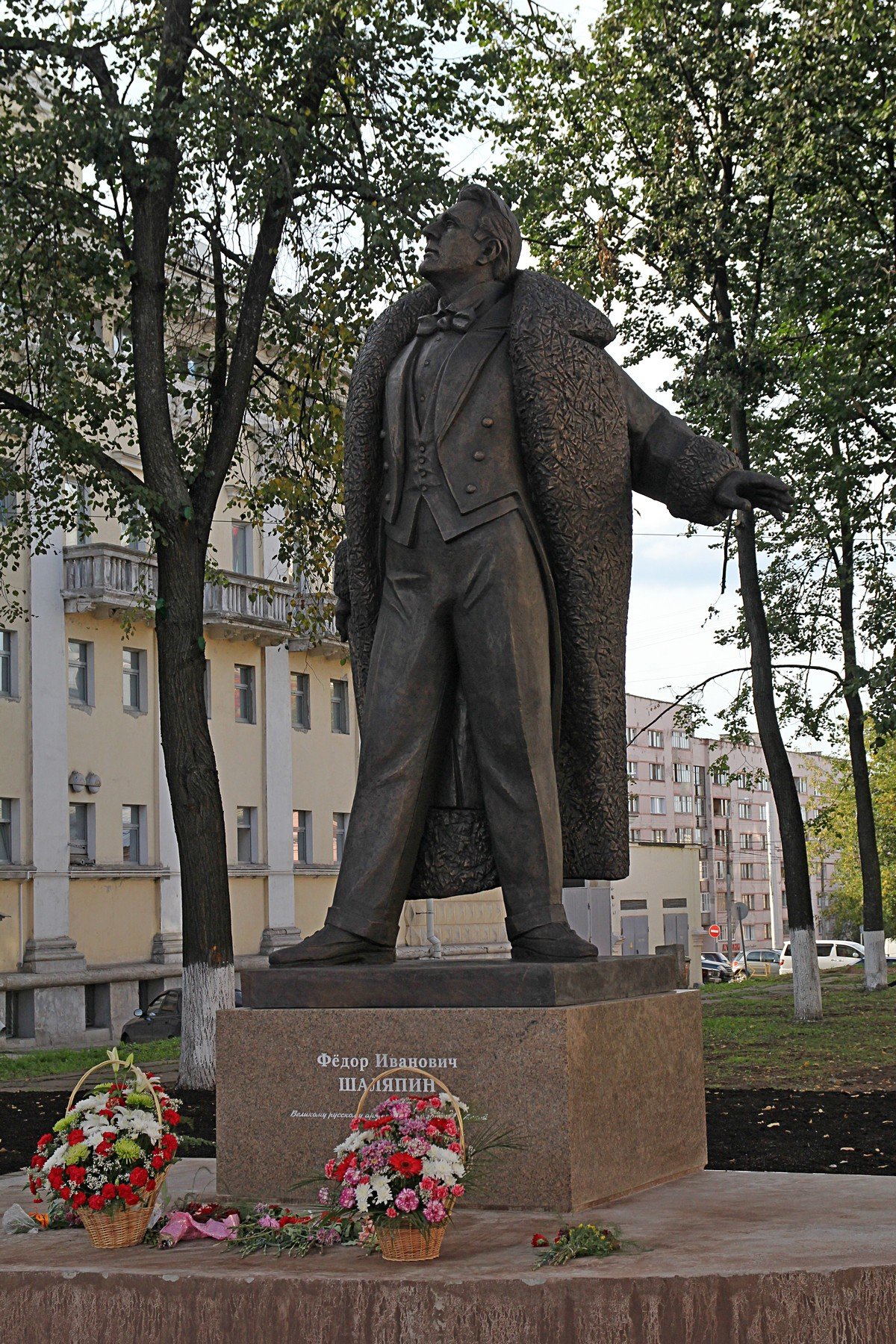 Федор Шаляпин памятник