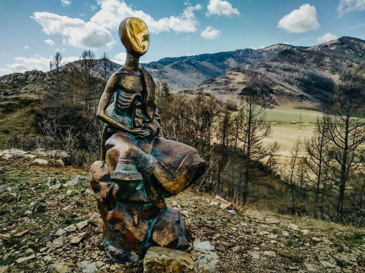 Памятник суслику в Горном Алтае