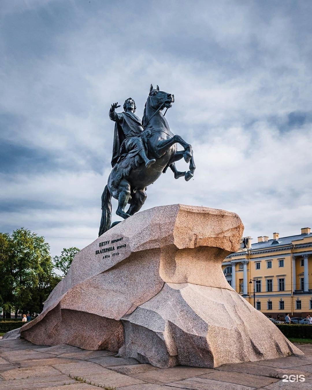 Медный всадник памятник в Санкт-Петербурге