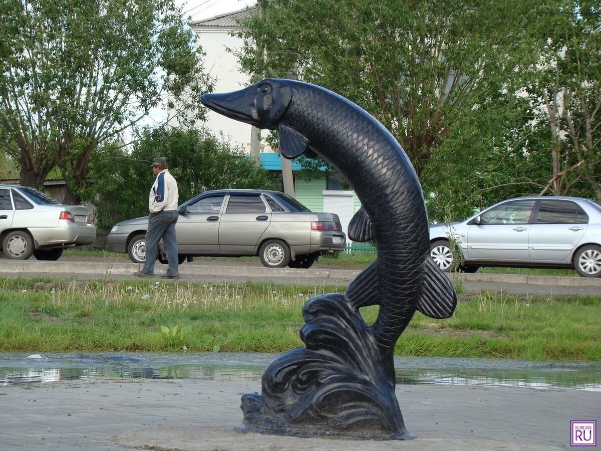 • Памятник щуке (г. Щучье, Курганская область)