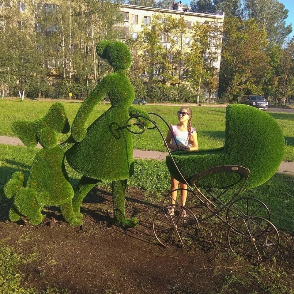 Топиарные фигуры мама с детьми