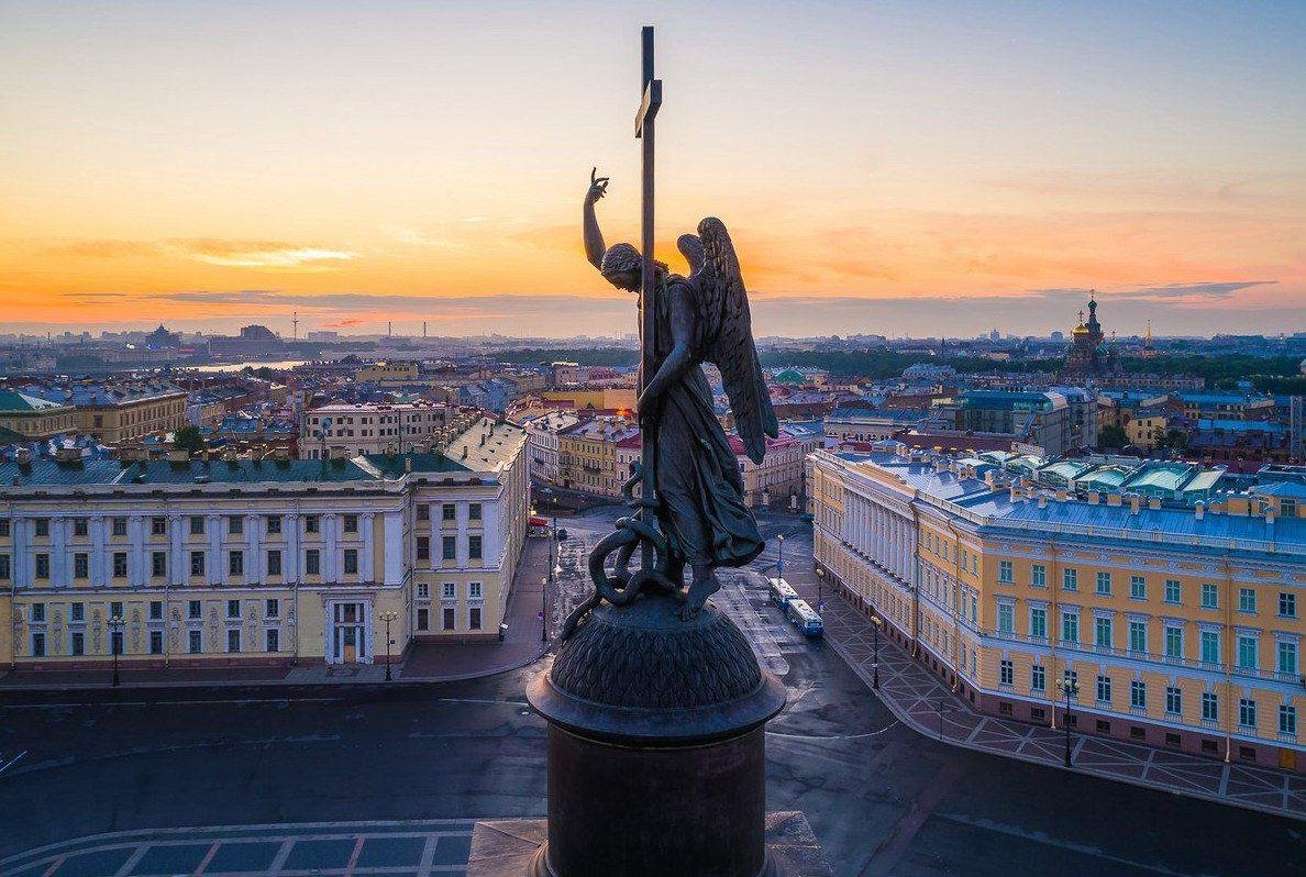 Александровская колонна в Санкт-Петербурге