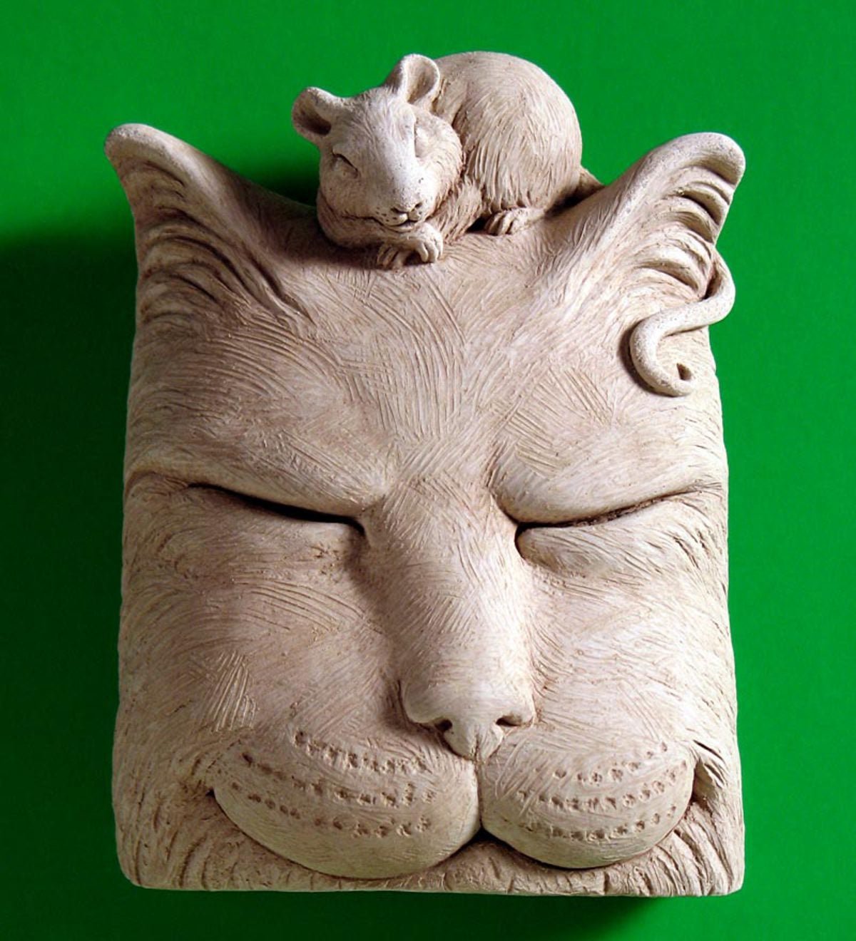 Кошка из глины