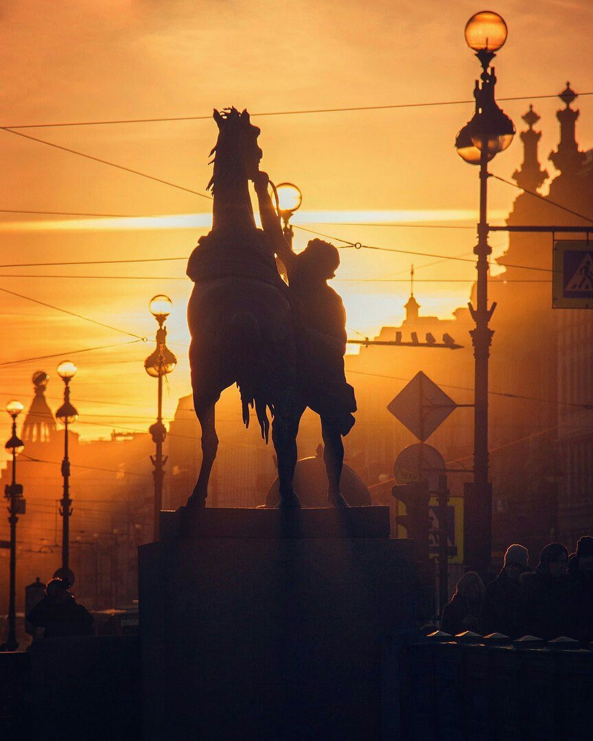 Аничков мост на рассвете в Питере