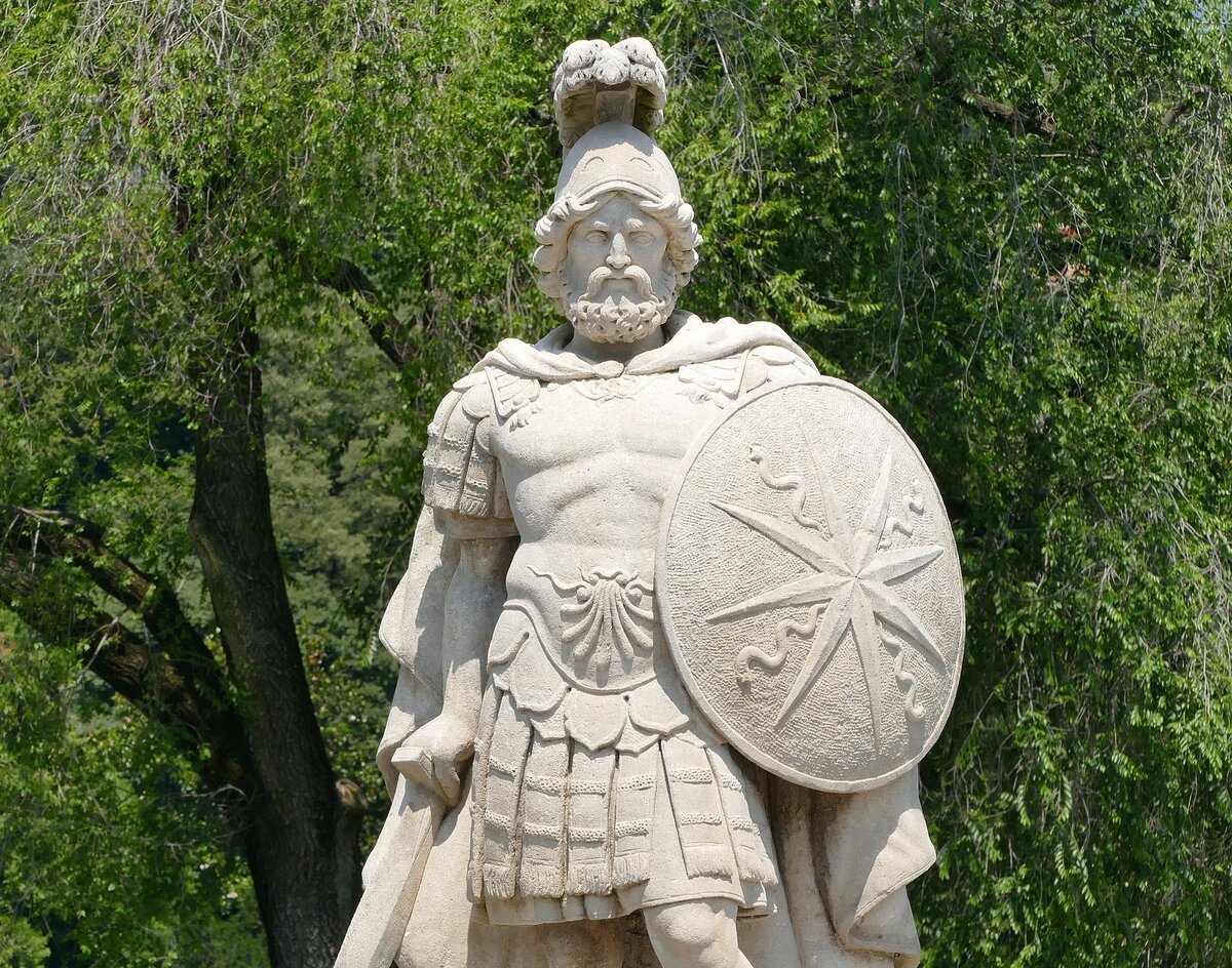 Античные статуи воинов