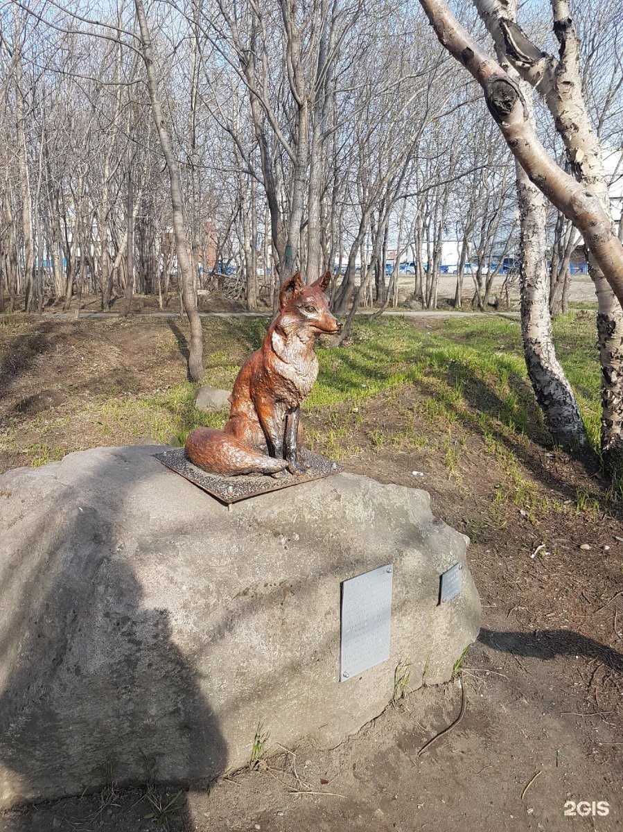 Памятник лисе