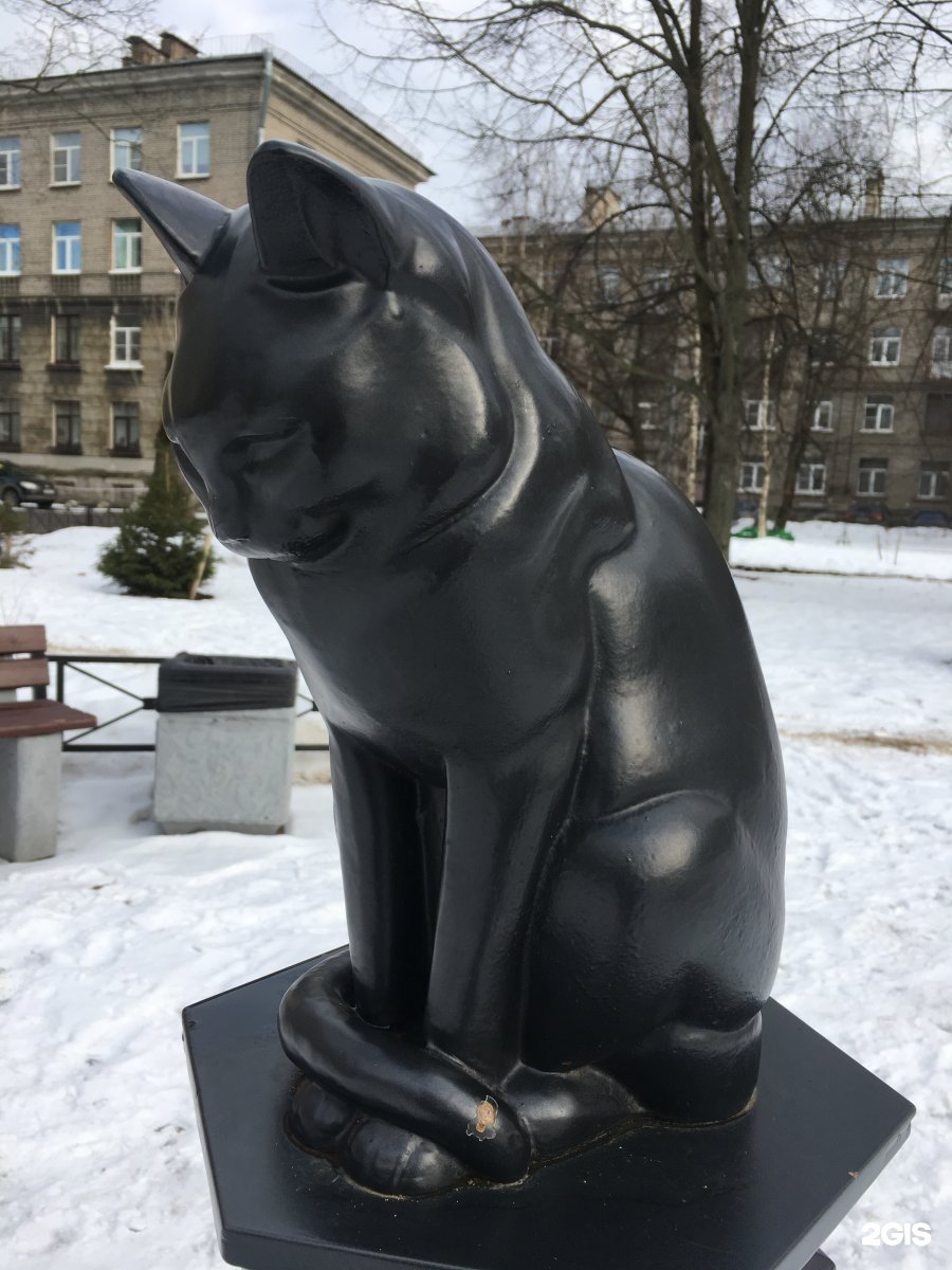 Памятник черный кот в Санкт-Петербурге