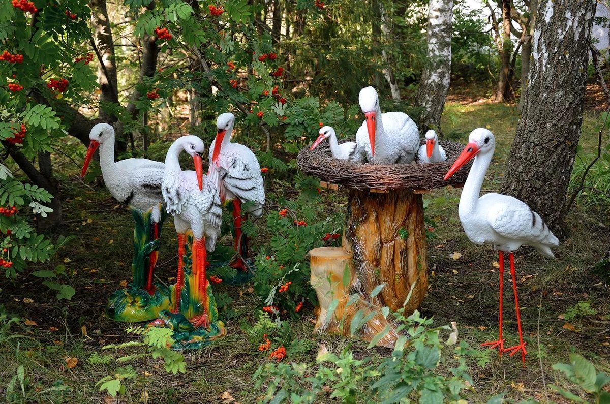 Садовые фигуры в саду