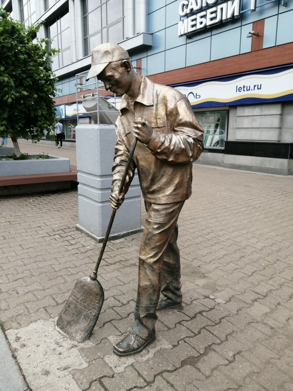 Дворник скульптура