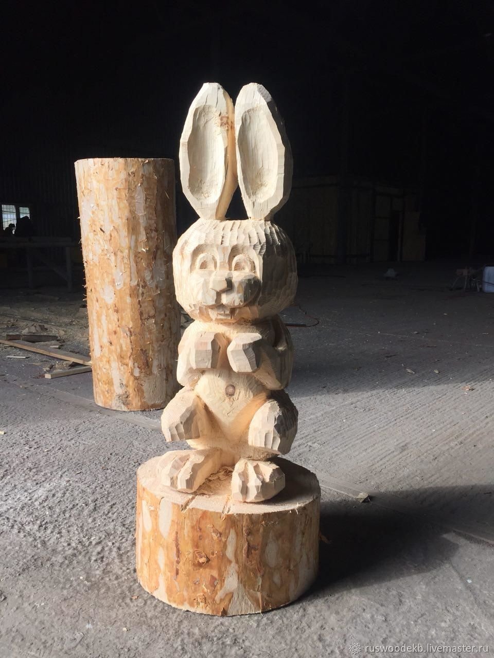 Деревянные фигуры из бревна