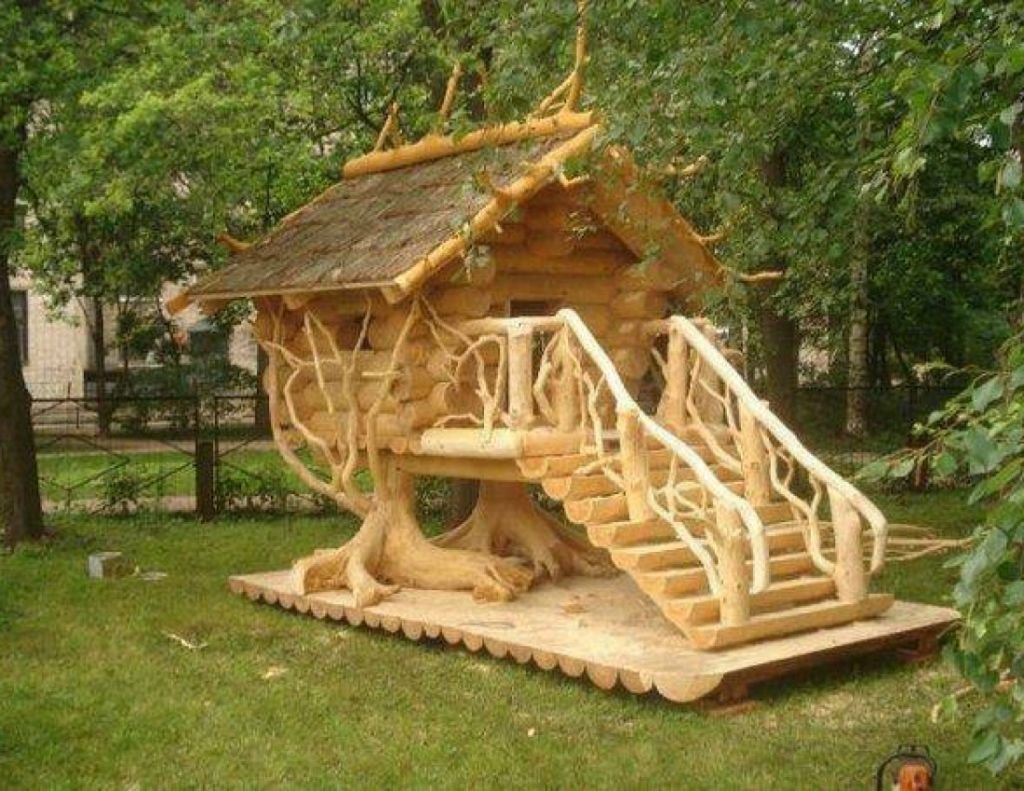 Необычные детские домики из дерева