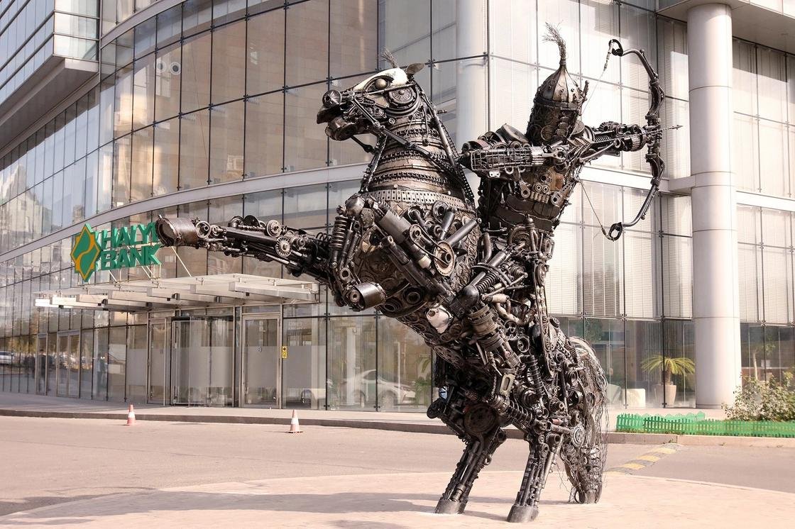 Современная скульптура из металла
