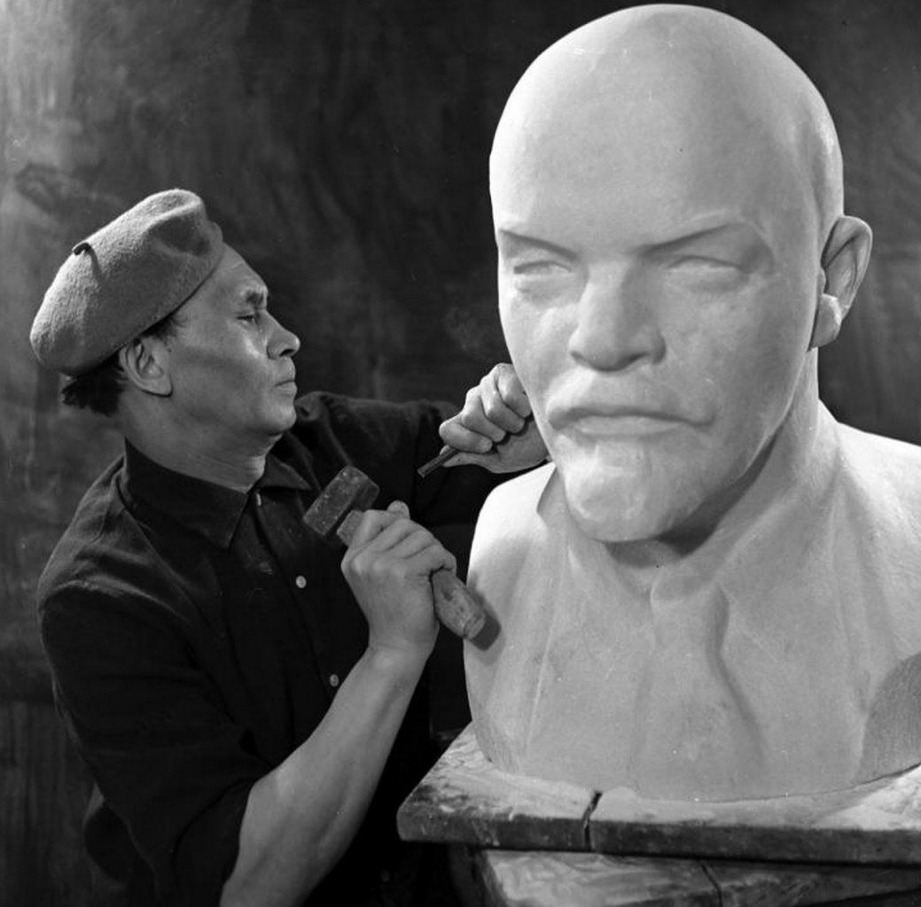 Казахский скульптор