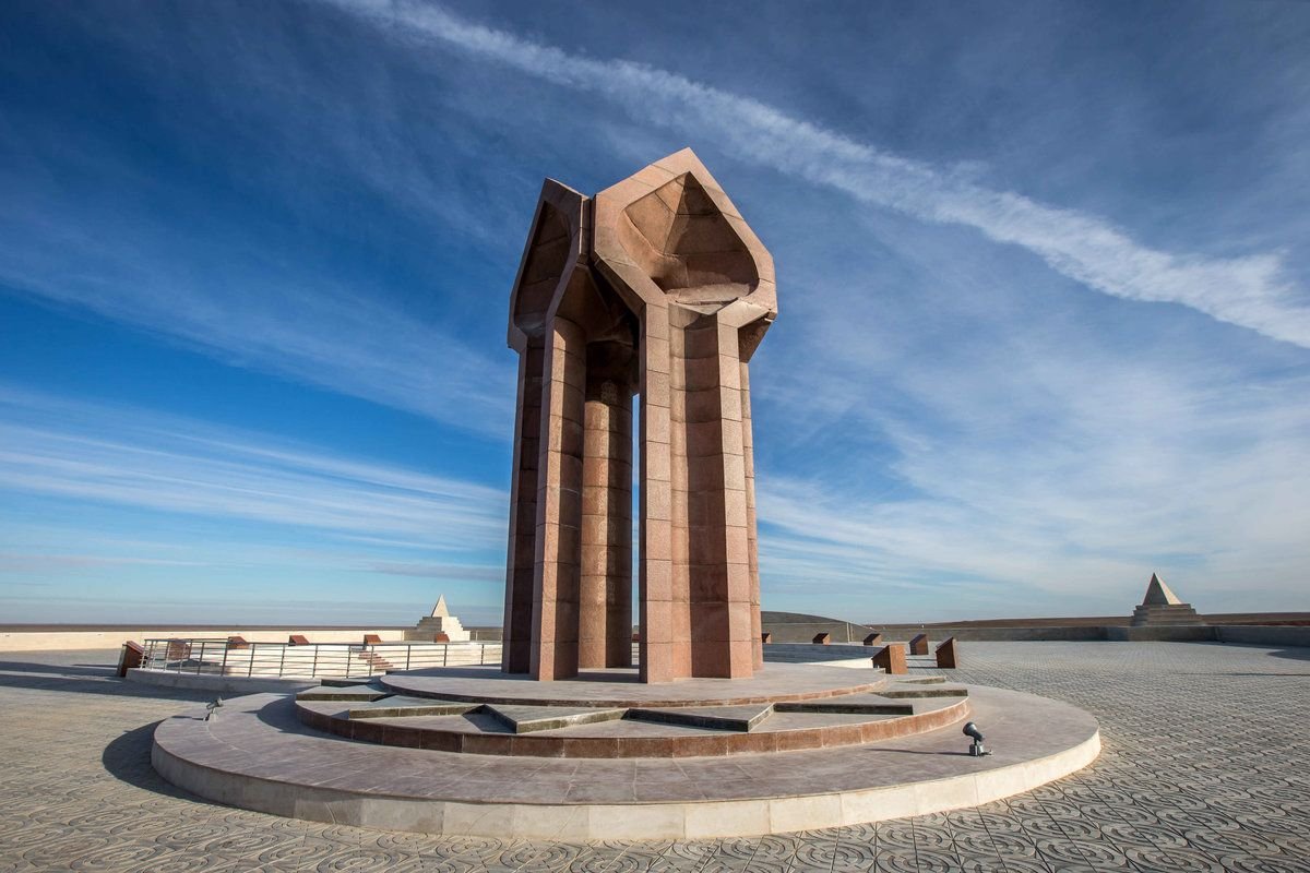 Коркыт Ата памятник