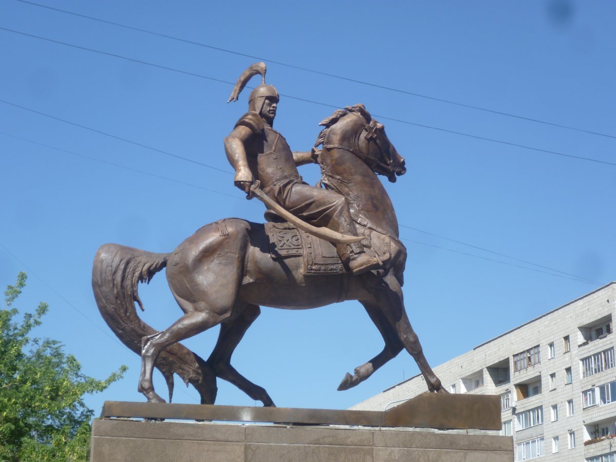 Батыр скульптура